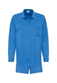 Blå randig kortärmad pyjamasset gjort av mjukt tyg; har en knäppskjorta med bröstficka och matchande shorts.