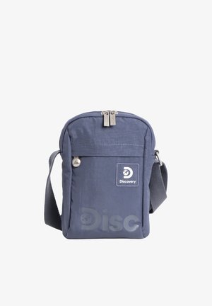 Kleine dunkelblaue Umhängetasche mit verstellbarem grauem Riemen, zwei Reißverschlüssen oben, vordere Reißverschlusstasche und "Discovery"-Logoaufnäher.