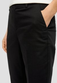 s.Oliver MIT TAPERED LEG - Chino - schwarz