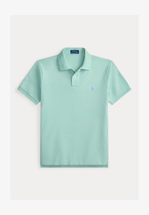 Jasnozielona koszulka Polo Ralph Lauren z krótkim rękawem, kołnierzykiem, plisą na dwa guziki oraz małym haftowanym logo na lewej piersi.