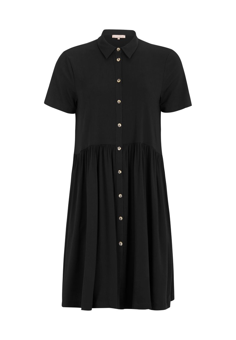 Robe noire à manches courtes en tissu doux, avec un devant boutonné, un col, et une jupe évasée avec des détails froncés.
