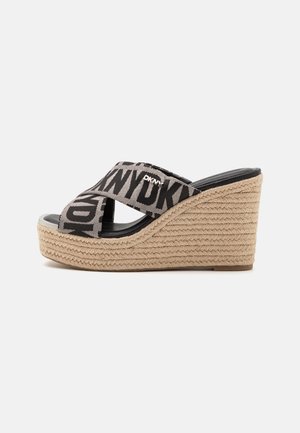 DKNY MARYN - Mules de tacón - black/white