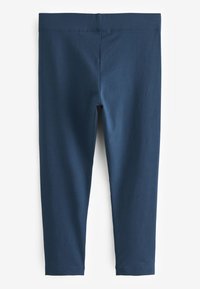 Marineblaue Leggings aus weichem, elastischem Stoff mit glatter Textur und elastischem Bund, entworfen für Komfort und Flexibilität.