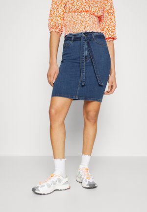 Vero Moda Tall VMCAMILLA SHORT PAPERBAG  - Trapecinis sijonas - medium blue denim