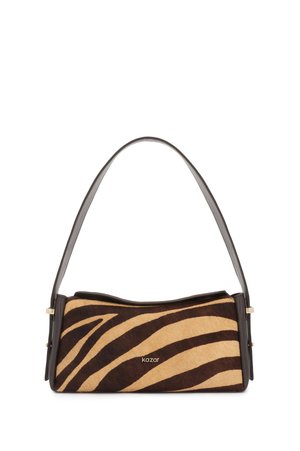 Petit sac à main rectangulaire avec des rayures zèbre noires et marron clair et une seule bandoulière noire.