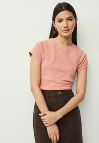 Next CREW NECK SHORT SLEEVE RAGLAN REGULAR FIT - Jednoduché tričko - pink wash