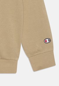 Champion ICONS CREWNECK SMALL LOGO - Sweatshirt - tan