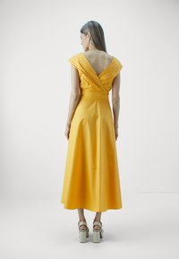Marella GALIZIA - Proginė apranga - arancio