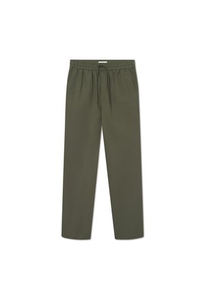 Olijfgroene broeken met een elastische tailleband, een trekkoorddetail en zijzakken. De stof heeft een gladde, lichte textuur.
