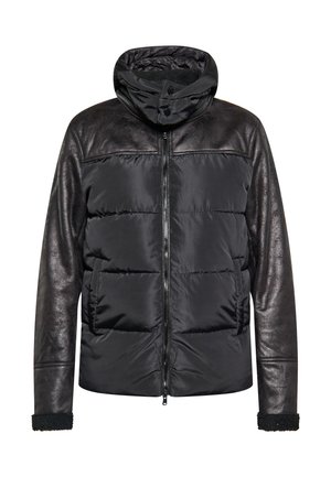 Giacca ibrida nera con fronte imbottito in nylon, maniche con texture in pelle, chiusura frontale con zip, cappuccio con bottoni a pressione e polsini foderati in pile.