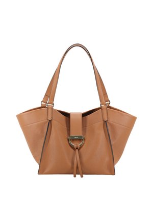 Hellbraune Leder-Shopper-Tasche mit strukturierter Form, ausgestattet mit einem mittigen Riemen mit Metall-Hardware-Schlaufe und kontrastierenden Nähten entlang der Kanten.