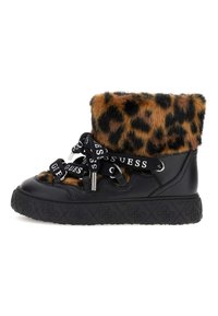 Botín de tobillo de imitación de cuero negro con puño de pelo sintético de leopardo marrón, cordones negros y suela de goma con patrón. Presenta detalles de hardware plateado.