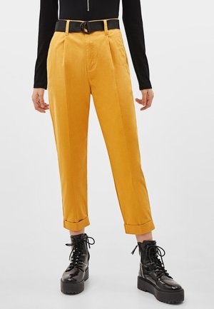 Bershka Pantalones chinos - mustard yellow