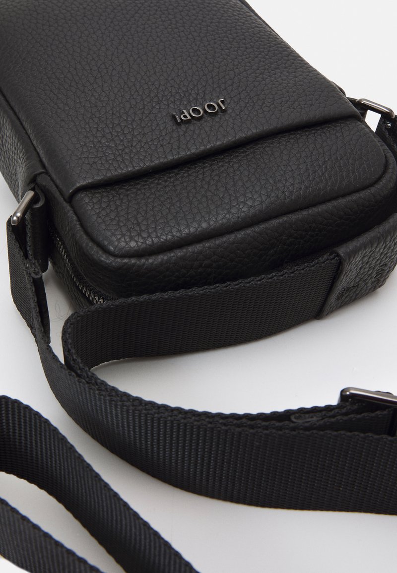 Joop! Cardona Medon Shoulder Bag XSVZ Black, Black, One size