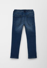 Donkerblauwe denim jeans met elastische tailleband, twee achterzakken en een slim fit ontwerp. Licht vervaging op de dijen; schone afwerking bij de boorden.