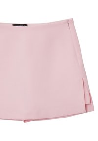 Gonna rosa realizzata in un tessuto morbido, con chiusura laterale a zip e due spacco angolati sui lati per un tocco di dettagli e ventilazione.