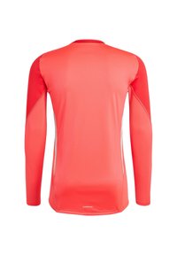 T-shirt de sport à manches longues en corail vif, doté d'un tissu lisse évacuant l'humidité, d'un col rond et d'accents en panneau latéral texturé.