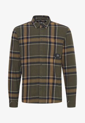 Zeleni karirani košulja od flanela. Ima duge rukave, dugmad sprijeda i malu oznaku na džepu na prsima.