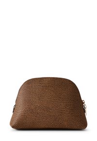 Braune texturierte Tasche mit abgerundetem Oberteil, Reißverschlussverschluss und dezentem Muster. Hergestellt aus weichem Material mit glatter Oberfläche.