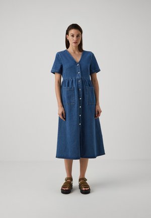 ONLKARLA MIDI DRESS - Džinsa auduma kleita - medium blue denim