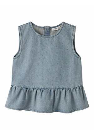 Ærmeløs lyseblå denimtop med subtile små broderede prikker og en flæsekant forneden, med rund halsudskæring.