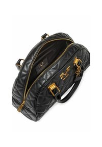 Zwarte gewatteerde leren handtas met goudkleurige hardware, dubbele rits en een enkele handgreep. Interieur met een stoffen voering en vakken.