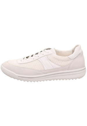 Witte lage sneaker met mesh en leren bovenwerk, vetersluiting en een gestructureerde zool voor casual gebruik.