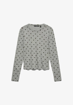 Langärmliges graues Oberteil aus weichem Stoff, das ein Muster aus kleinen braunen Herzen aufweist und über einen runden Ausschnitt verfügt. Kurz geschnittenes Design.