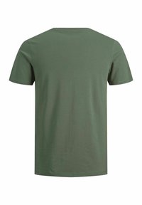 Effen T-shirt met korte mouwen in olijfgroen, gezien van achter, met een ronde halslijn en eenvoudige stiksels.