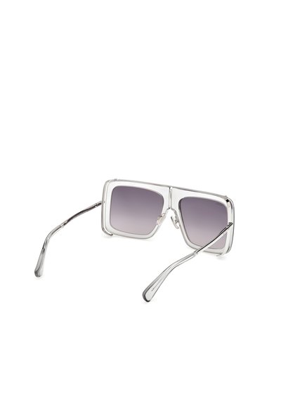 Gafas de sol cuadradas con montura transparente y lentes grises degradados. Cuentan con brazos metálicos delgados y una textura suave.