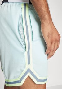Nike Performance DNA 6IN SHORT - Calções desportivos - glacier blue/barely volt/bright mandarin