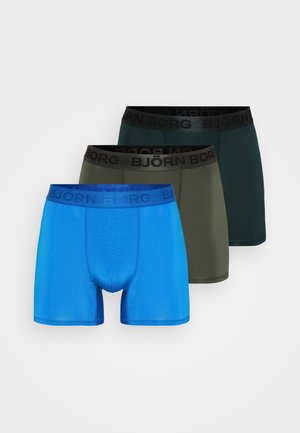 Drei Paare Boxershorts: blau, olivgrün und dunkelgrün. Jede hat einen schwarzen Bund mit dem Logo 'BJÖRN BORG'. Glattes, figurbetontes Design.