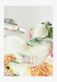 Sélectionné, cream floral