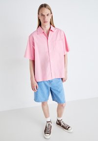Lee ASHER - Short en jean - bleach wash