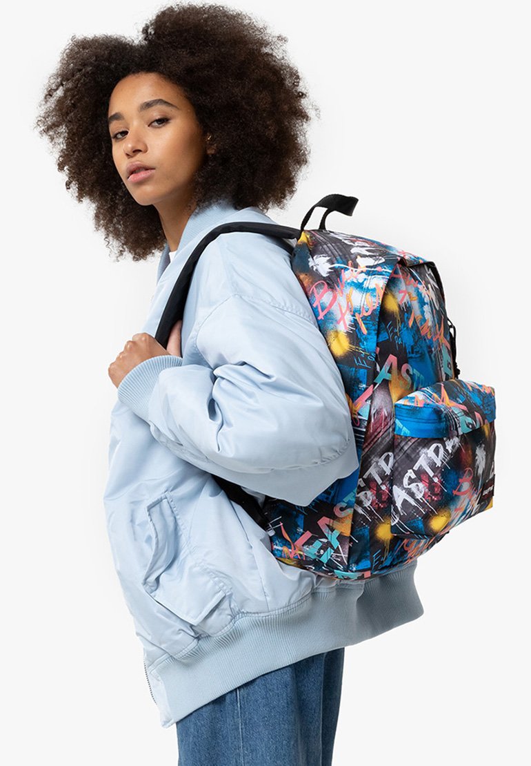 Eastpak OUT OF OFFICE - Malý batoh  - bold city color