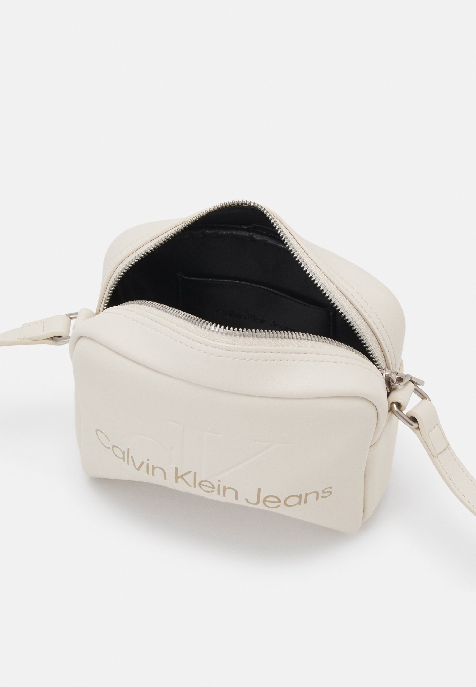 Calvin Klein Jeans SCULPTED CAMERA BAG MONO - Cross body bag