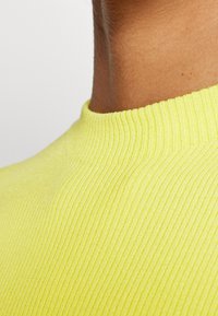BOSS FESKIES - Top - medium yellow