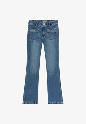 Jean en denim bleu évasé avec fermeture à boutons, cinq poches et surpiqûres contrastantes. Le tissu présente une texture légèrement délavée.