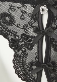 LASCANA PETITE FLEUR BY LASCANA THONG OUVERT - String - black