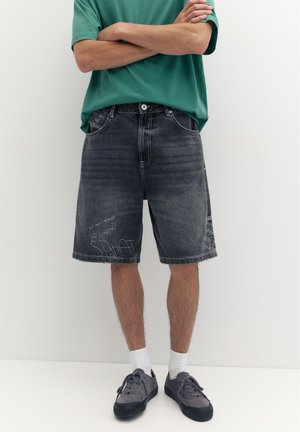 PULL&BEAR, BAGGY DENIM WITH EMBROIDERY - BERMUDA SHORTS - Shorts di jeans - dark grey