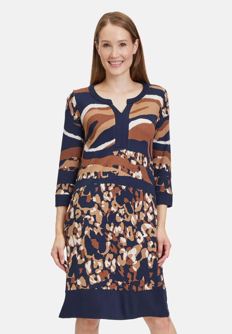 Betty Barclay MIT PRINT - Jerseykleid - blau camel