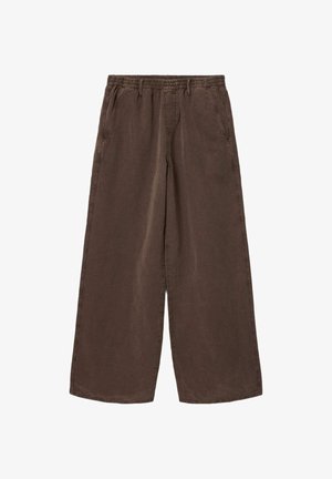 Brune bukser med vidde og elastisk talje samt sidelommer, lavet af blødt, afslappet stof.