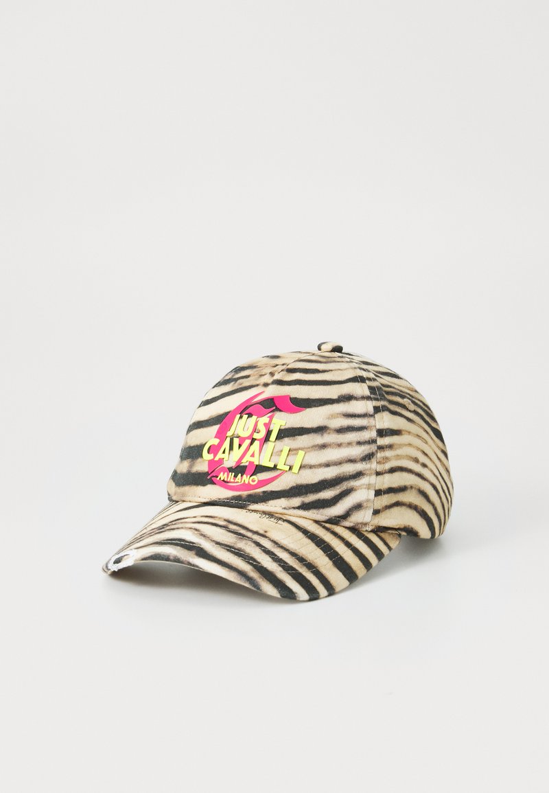 Casquette de baseball rayée en tigre beige et noir avec un logo "Just Cavalli" rose et jaune à l'avant. Tissu doux, visière courbée.