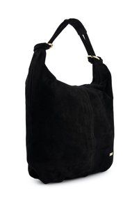 Czarna zamszowa torba na ramię o luźnym kroju, z dwoma górnymi uchwytami i subtelnymi złotymi akcentami. Charakteryzuje się gładką fakturą i minimalistycznymi detalami.