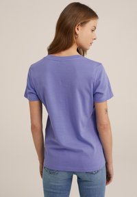 WE Fashion Lihtne T-särk - violet
