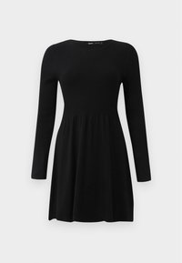 Robe noire à manches longues avec un corsage ajusté à côtes et une jupe évasée, col rond et design simple.