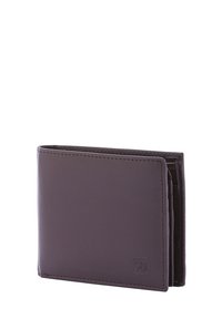 Bruine leren bifold portemonnee met een soepele textuur, voorzien van een logo aan de voorkant, meerdere kaartsleuven en een eenvoudig, functioneel ontwerp.