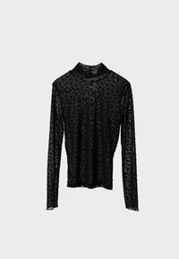 Melns garām piedurknēm krekls no caurspīdīgas, teksturētas auduma ar augstu apkakli un viļņotu rakstu visā virsmā. Pieguļošs siluets ar gludu apdari.