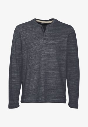 Maglietta henley a maniche lunghe in grigio scuro, con finitura testurizzata, parametri a tre bottoni e rifinitura del collo interna a contrasto.