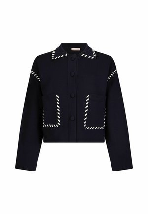 Jachetă neagră cu mâneci lungi și nasturi, cu cusături albe decorative pe guler, buzunare și umeri, având două buzunare frontale.